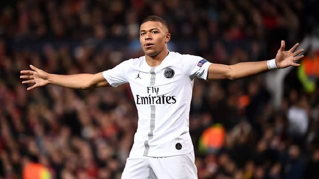 半场战报：门兴格拉德巴赫1-0科隆（半场比分：门兴格拉德巴赫1比0领先科隆）