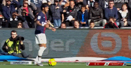 统治力十足，拜仁后防核心乌帕梅卡诺vs巴黎个人集锦（强势压制 拜仁铁闸乌帕梅卡诺对阵巴黎个人高光集锦）