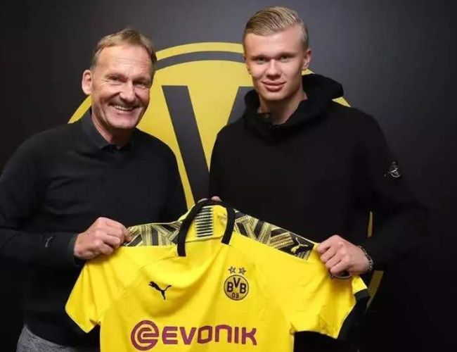 环球足球奖2025年度最佳球员候选：姆巴佩在列，巴黎8人入选（2025年环球足球奖最佳球员候选名单出炉：姆巴佩上榜，巴黎8人入围）