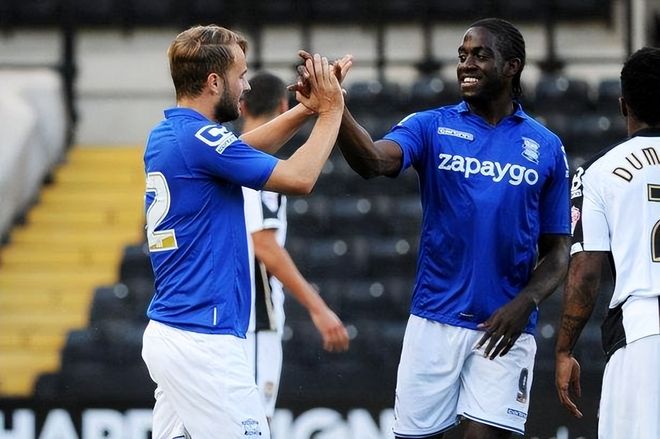 库尔图瓦：当下我肯定是最佳门将之一；没感觉更衣室关系不好（库尔图瓦：我当下无疑是顶级门将之一；更衣室关系并不紧张）