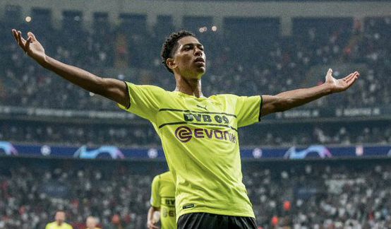 为了让阿隆索来皇马废了自己两年，去年给安切洛蒂5000万买人也不至于这样（为等阿隆索接班皇马两年空转，去年给安切洛蒂5000万引援也不该成这局面）