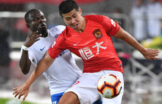 齐达内：小球员要先感受到足球的乐趣，再考虑职业发展问题（齐达内：先让孩子爱上足球，再谈职业道路）