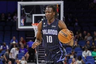 前15轮德甲凯恩6次当选全场最佳，比其他球员至少多3次（德甲前15轮：凯恩6次当选全场最佳，领先其他球员至少3次）