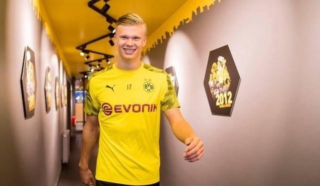 新民声援穆斯卡特：因几句赛后怨言就被全盘否定，这合理吗？（因几句赛后抱怨就否定穆斯卡特，公平吗？）