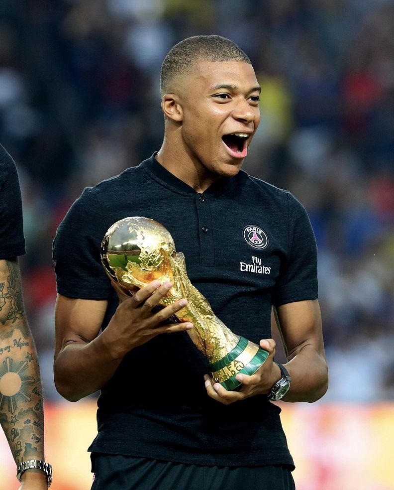 donk：chopper发高烧回合间只能闭眼休息，他真的燃尽了（donk称：chopper高烧，回合间只能闭眼休息，已彻底燃尽）