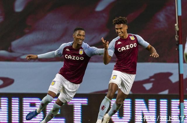 热议！韩国全能国脚遭中超多队哄抢，浙江在列，买断费100万美元（韩国全能国脚成中超香饽饽，浙江参与争夺，买断价100万美元）