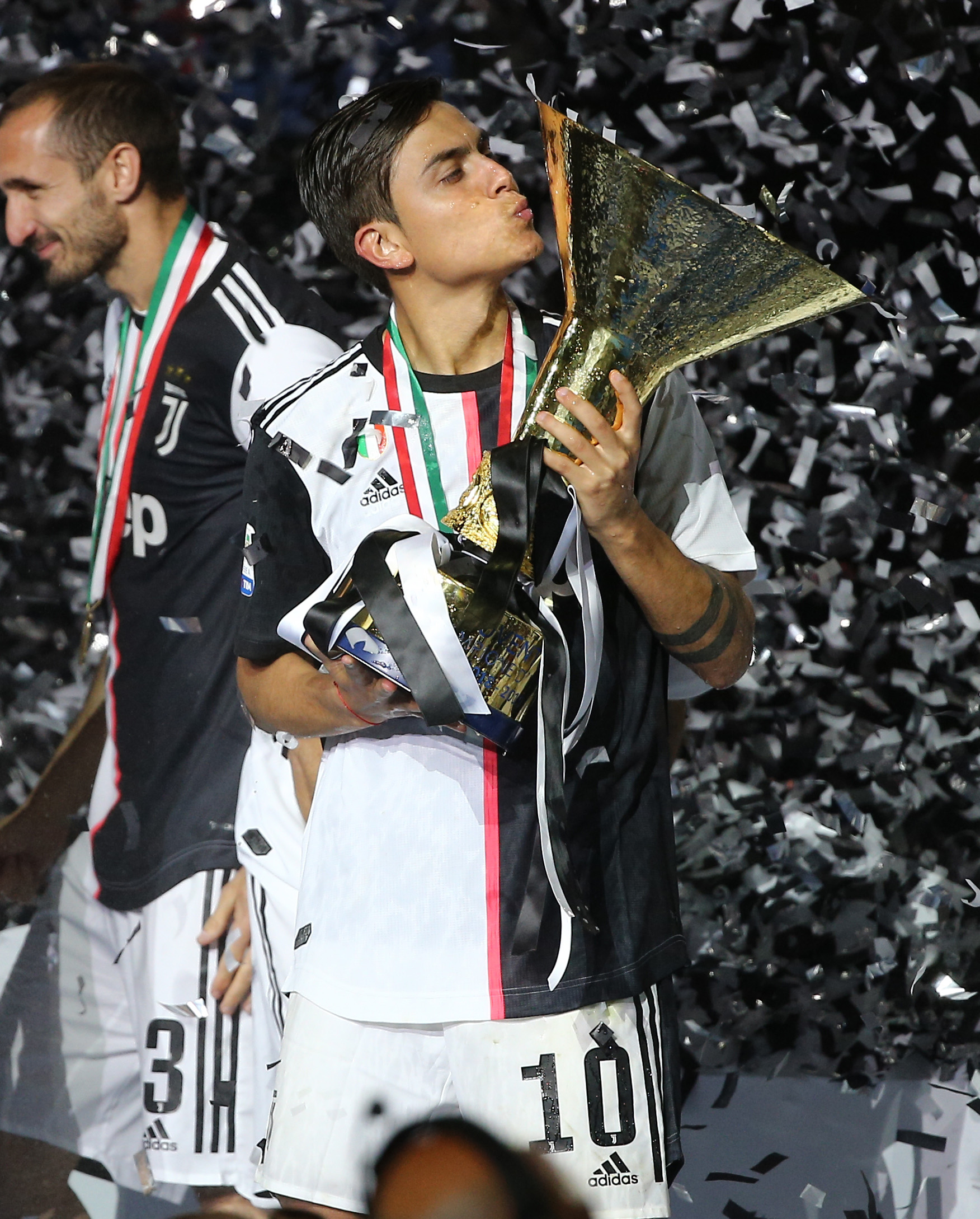 米体：弗拉霍维奇和加蒂今天分别在伦敦和里昂接受手术（米体：弗拉霍维奇与加蒂今日分别在伦敦、里昂完成手术）