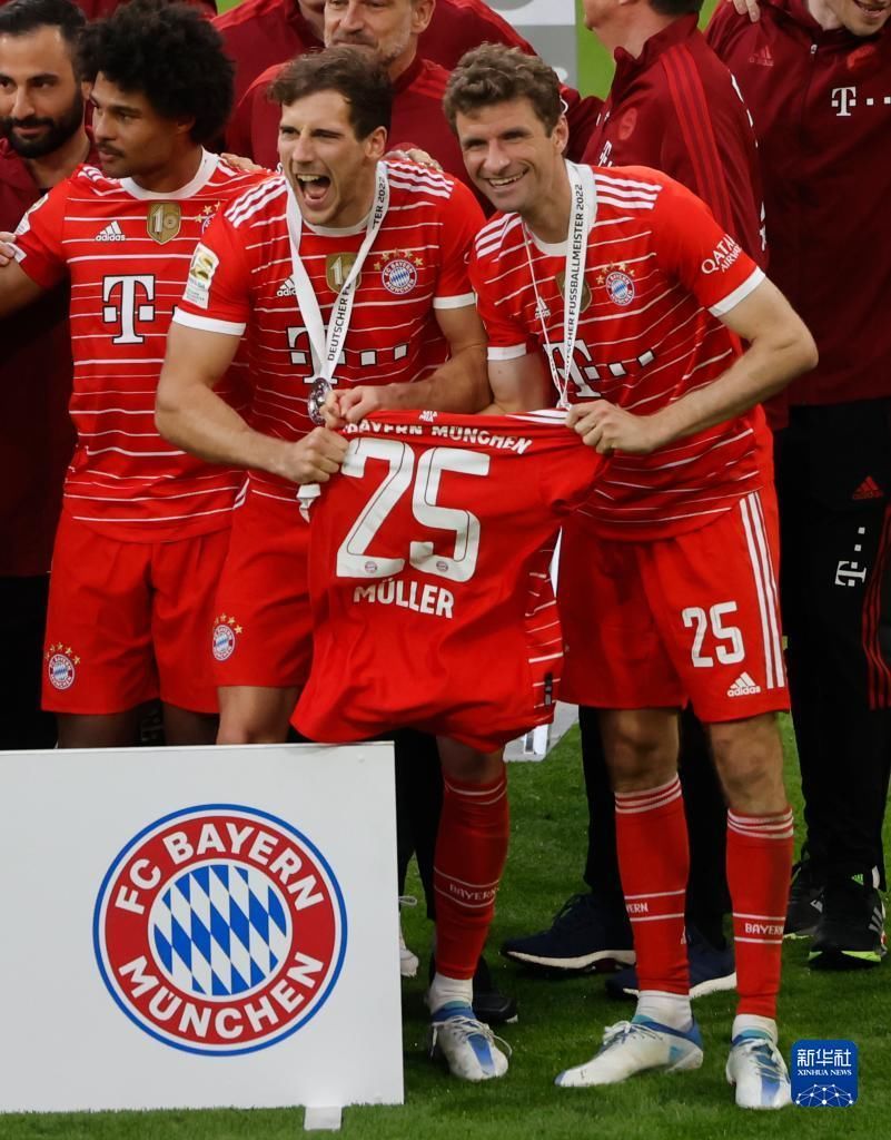 官方：奥斯梅恩左腿筋中度拉伤，欧冠3战6球射手将缺席（官方：欧冠3战轰6球的奥斯梅恩左腿腘绳肌中度受伤，将缺阵）